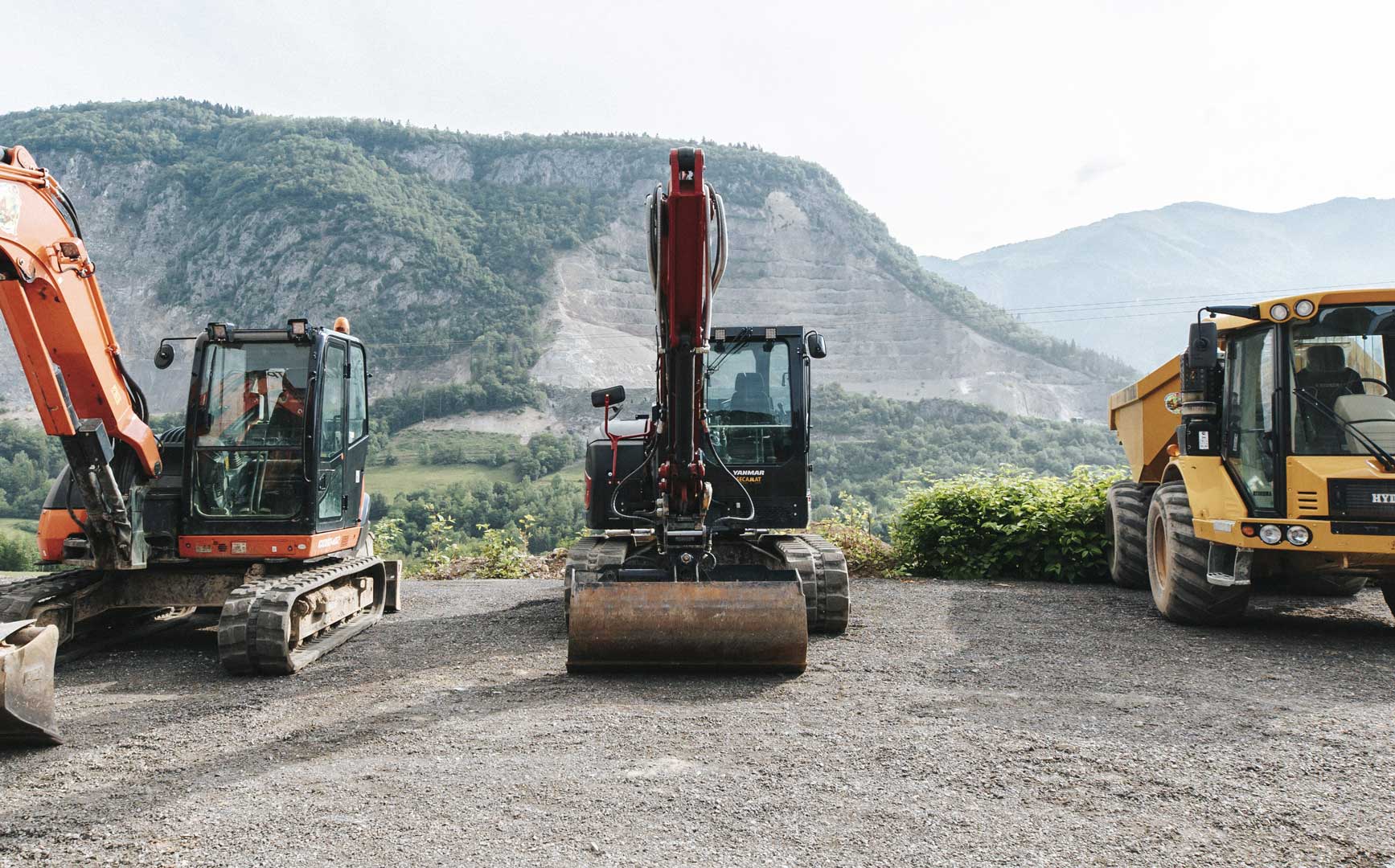 Vue des engins sur parking marjollet tp