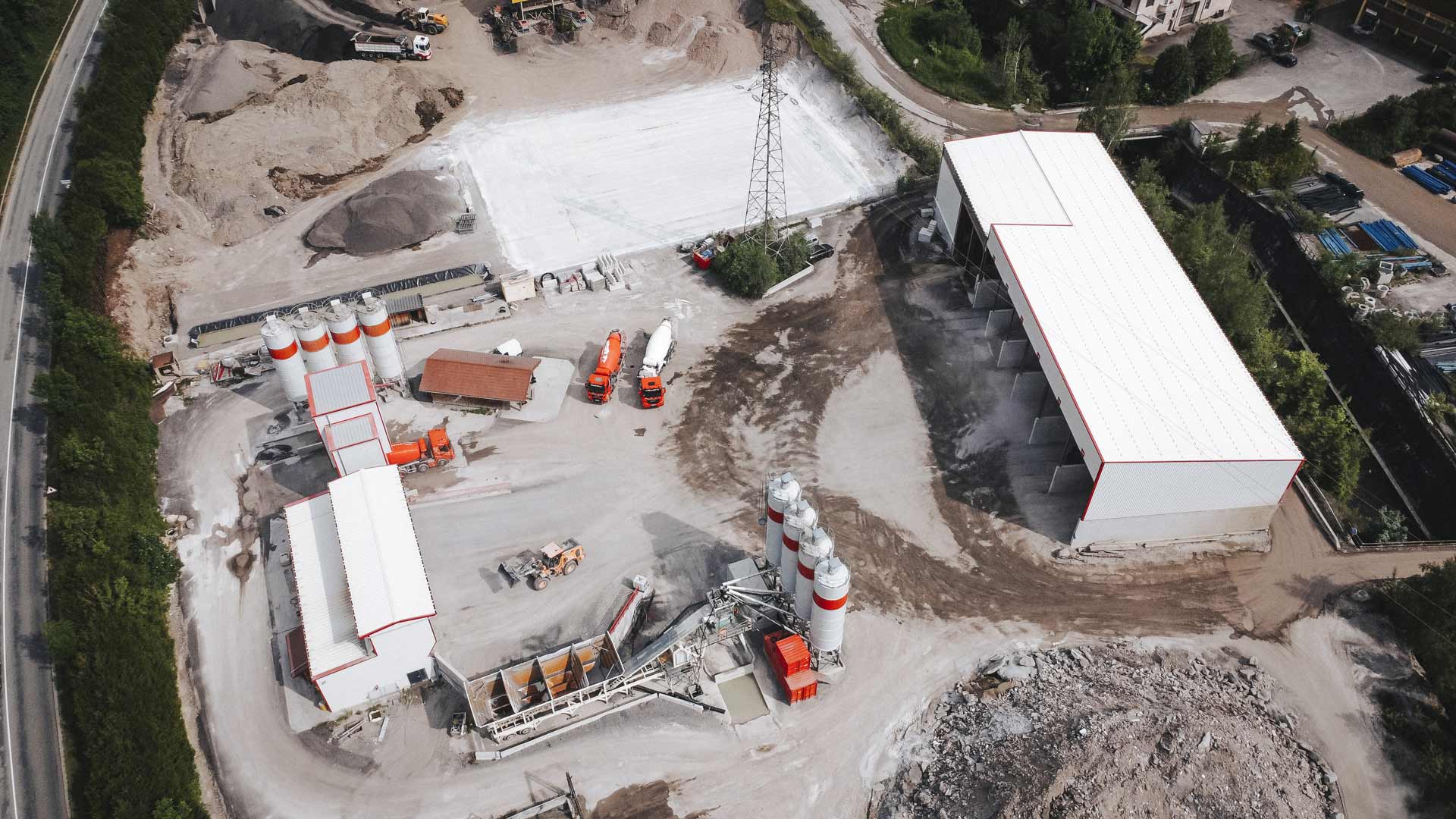 Vue drone de la centrale à béton de Marjollet TP